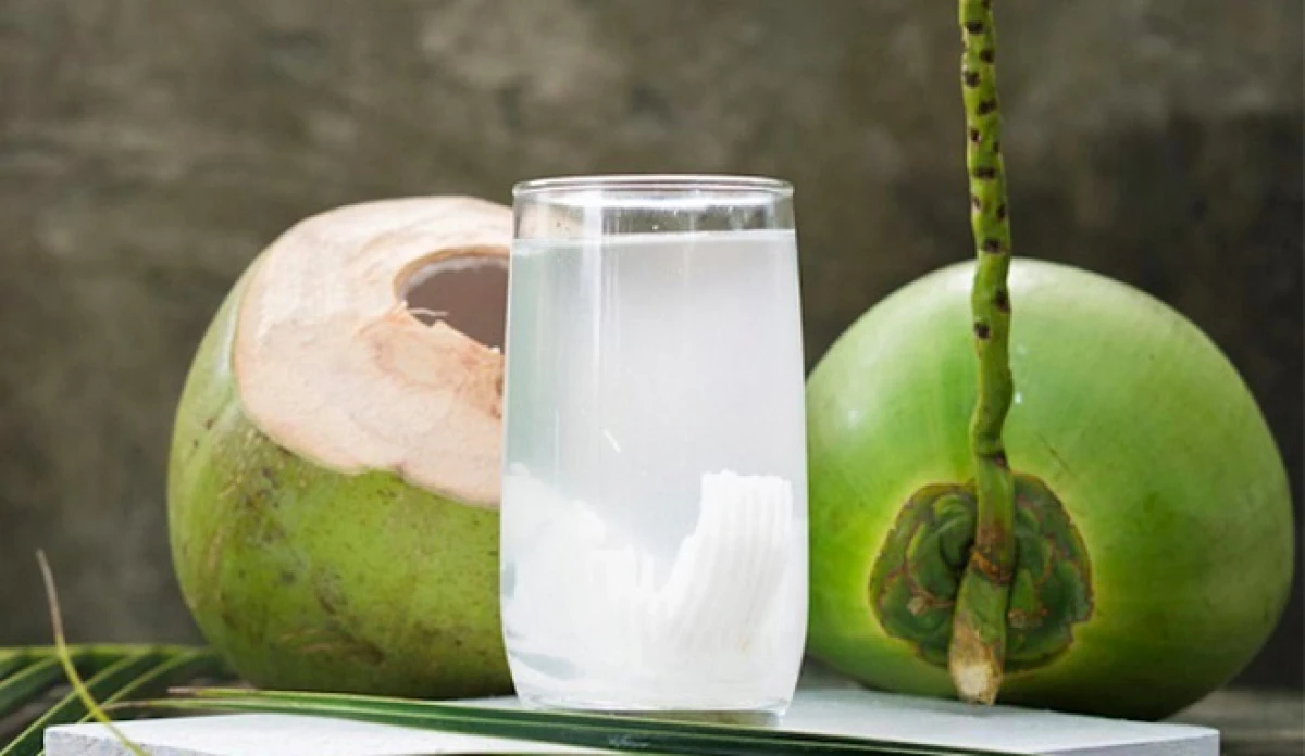 nuoc-dua-co-phai-nuoc-bu-dien-giai-khong
